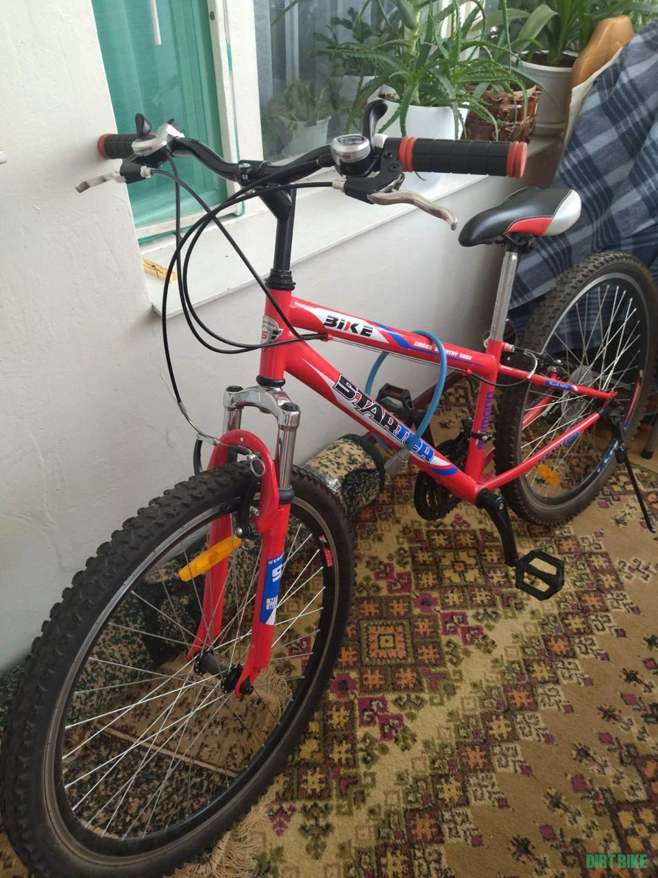 1. Bicicleta Cross Country Race rosie 2100 lei