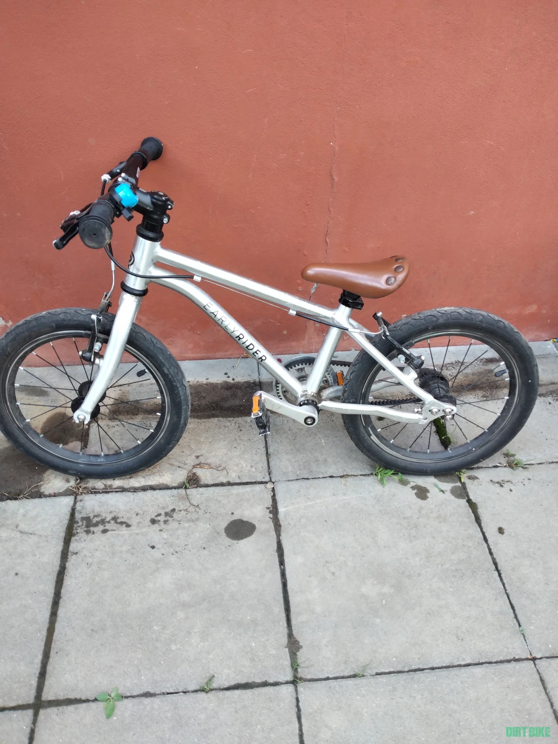 1. Bicicleta copii.