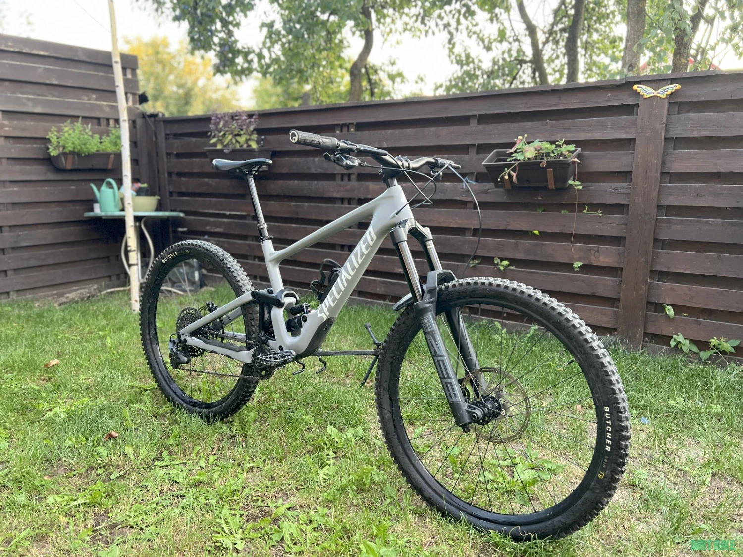 1. Specialized Enduro Comp Carbon