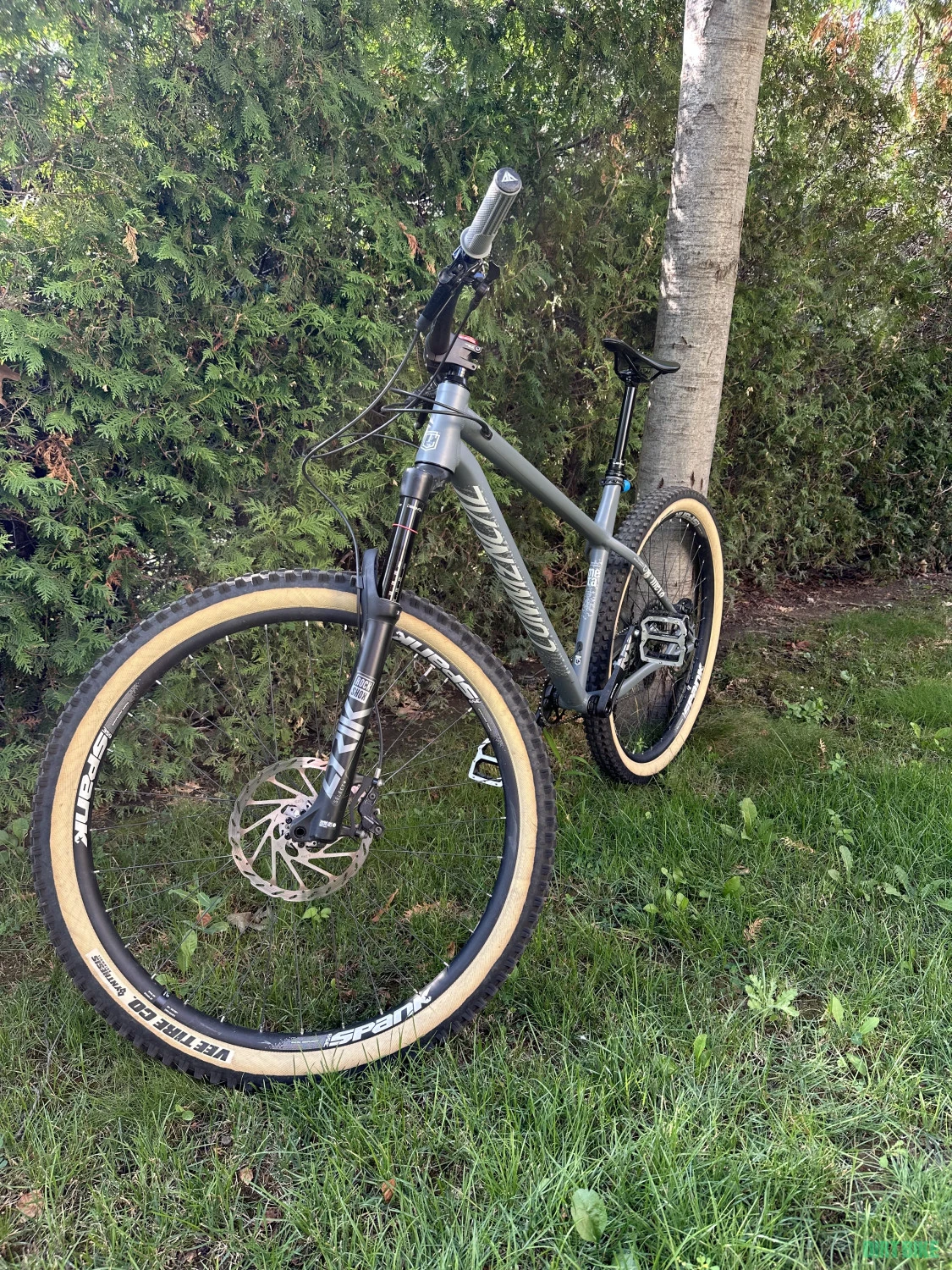 1. Commencal META HT AM RACE 29 2020