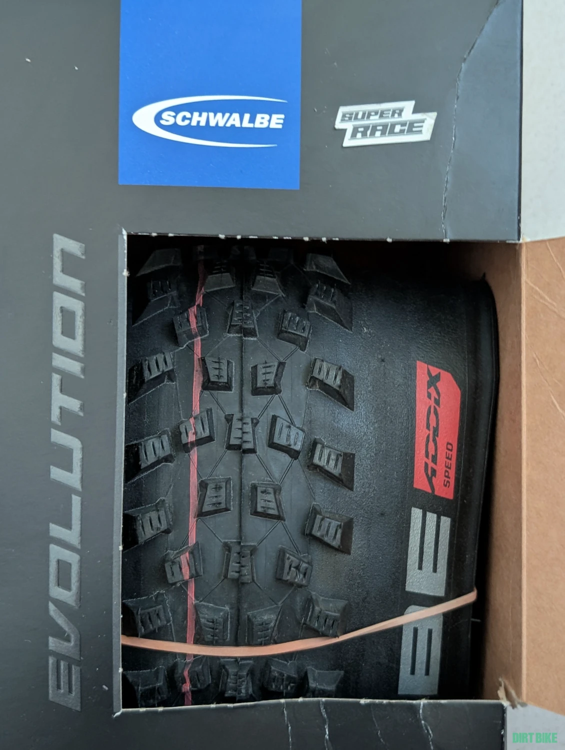 1. Schwalbe Rocket Ron EVO Super Race 26x 2.35,, super usor, Nou