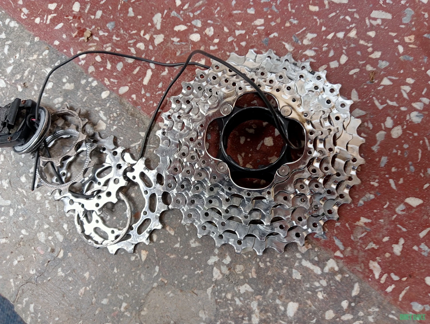 4. 9 pinioane pe caseta Shimano Deore XT Japan M 750
