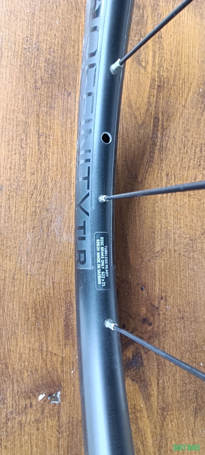 1. Set roti cyclocross/curierat Bontrager Affinity TLR - Disc