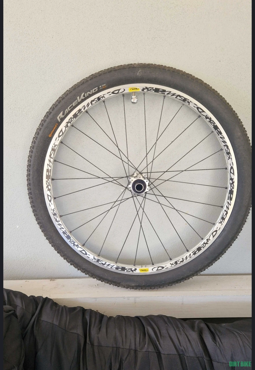1. Roata Mavic cu cauciuc Continenal