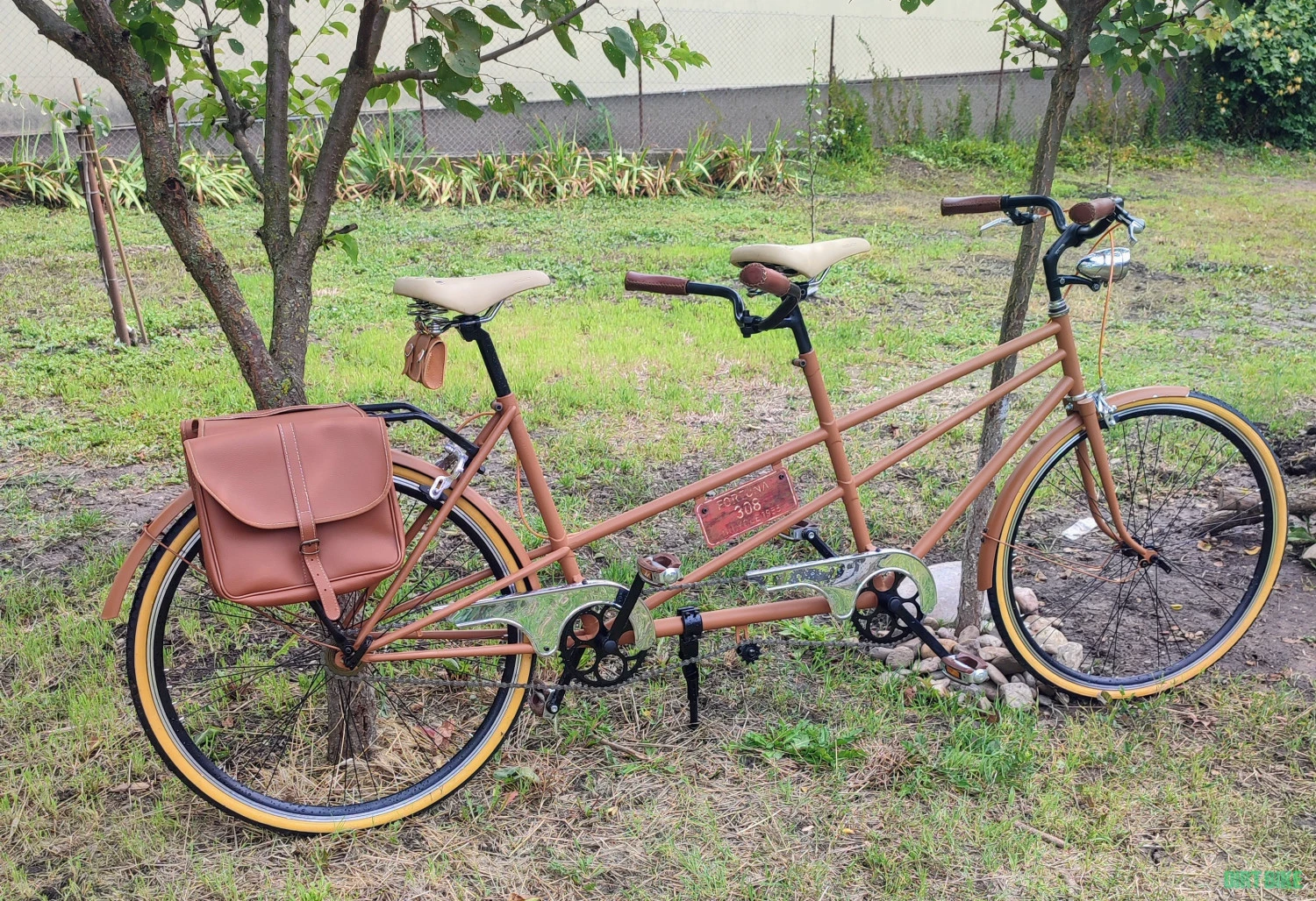 1. Bicicleta Tandem Pentru Oraș 2 Persoane.