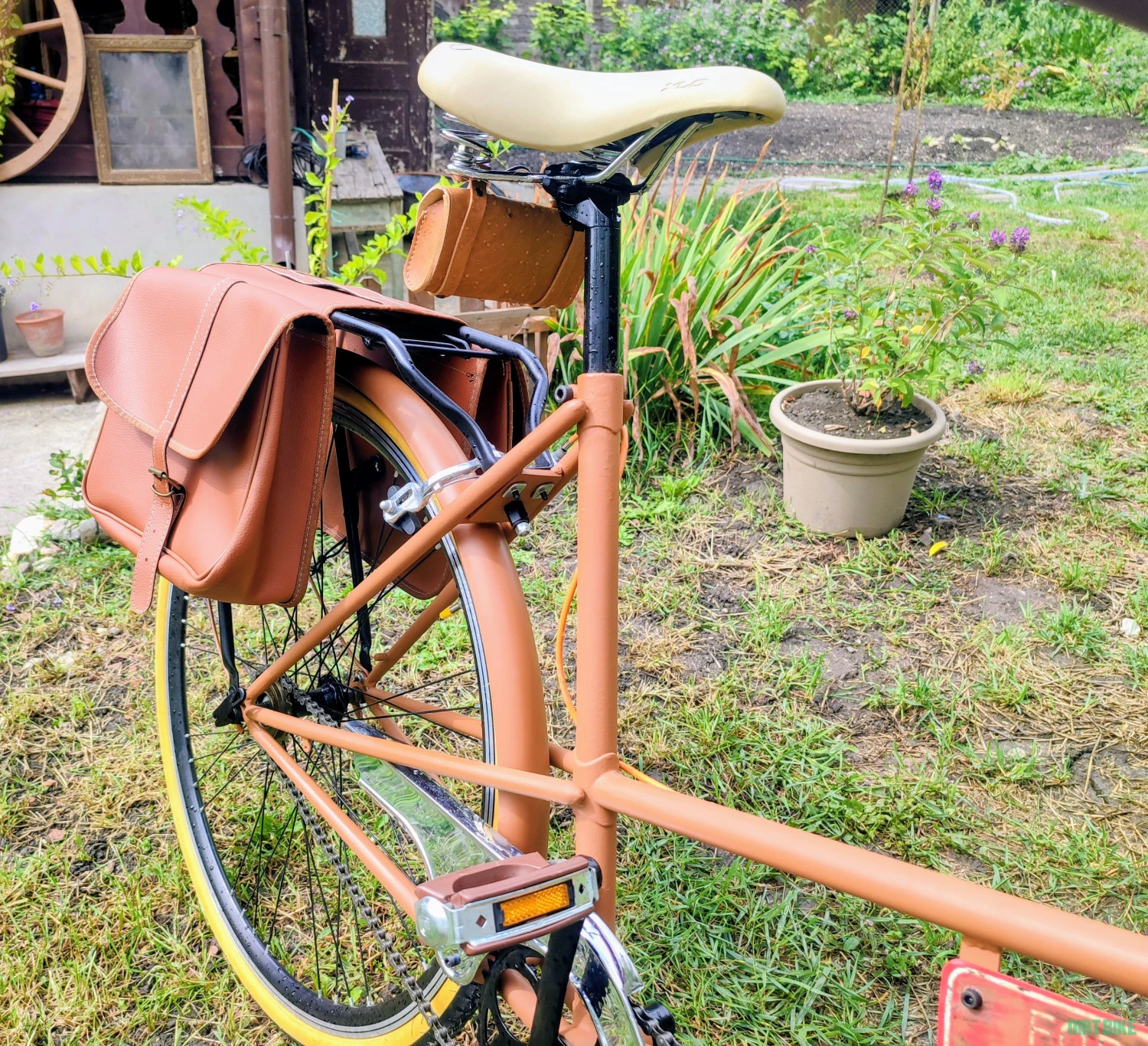 5. Bicicleta Tandem Pentru Oraș 2 Persoane.