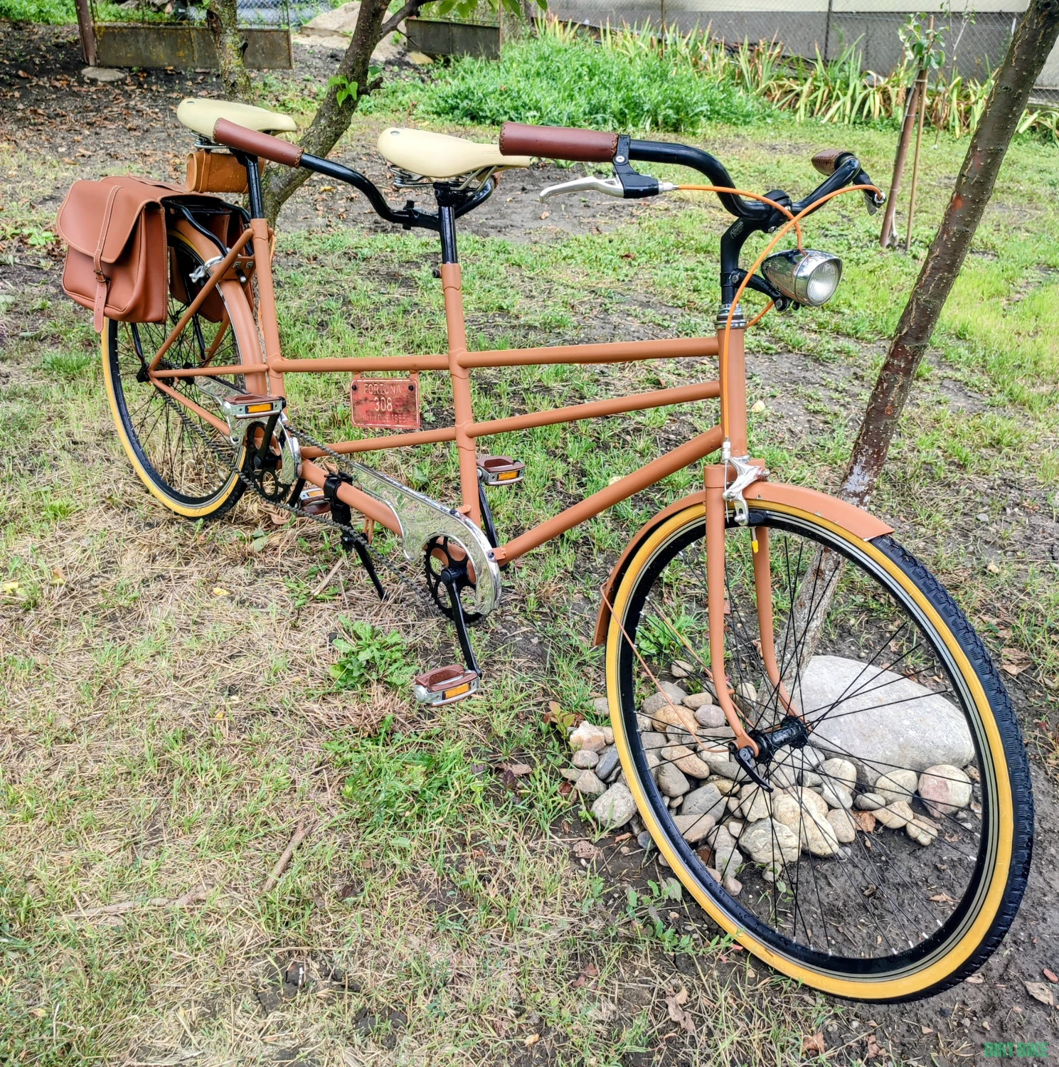 6. Bicicleta Tandem Pentru Oraș 2 Persoane.