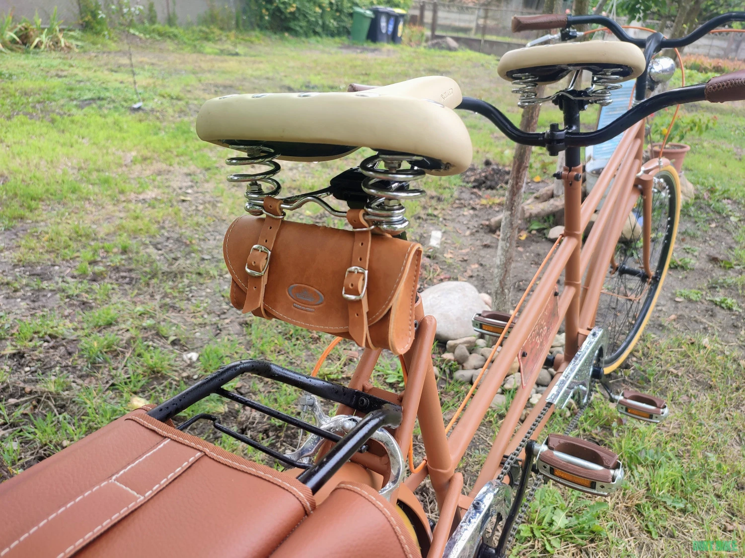 4. Bicicleta Tandem Pentru Oraș 2 Persoane.