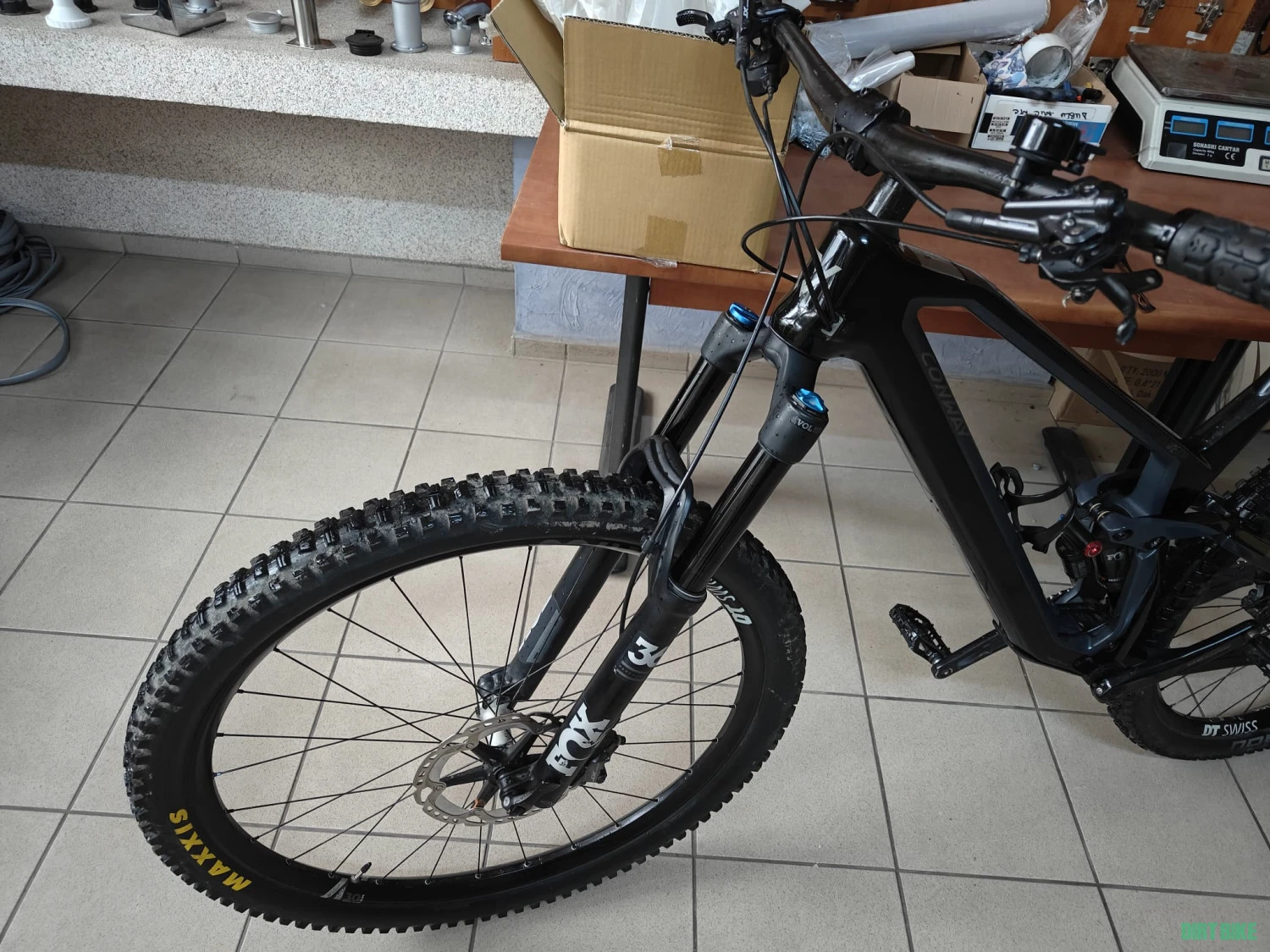 1. Mtb full suspensie Conway full carbon