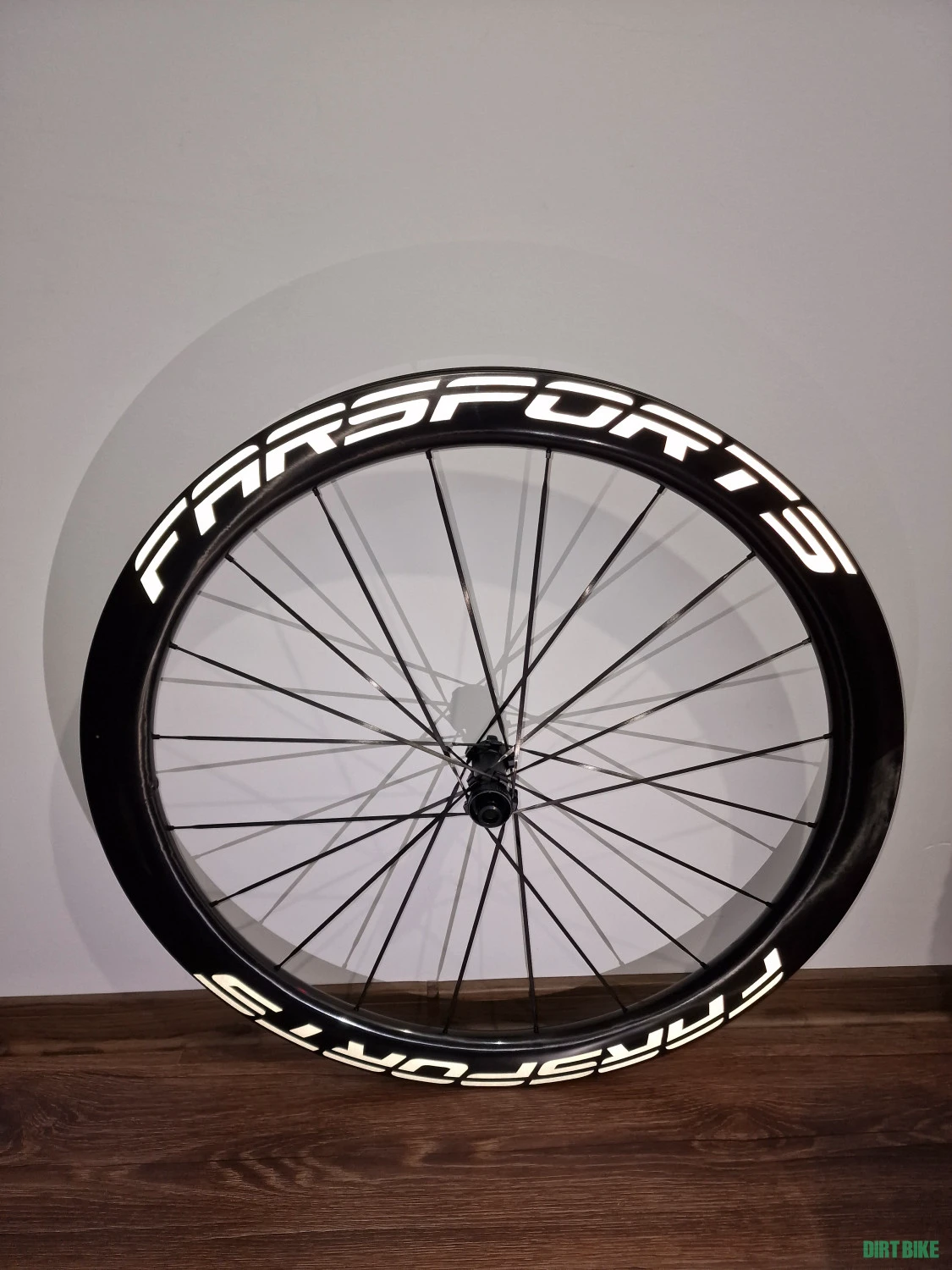 1. Roti Farsports Hyper cu spite de carbon
