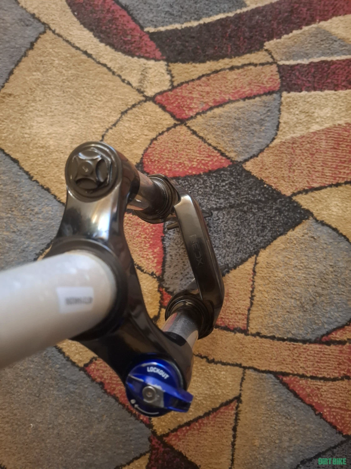 1. Furca rockshox