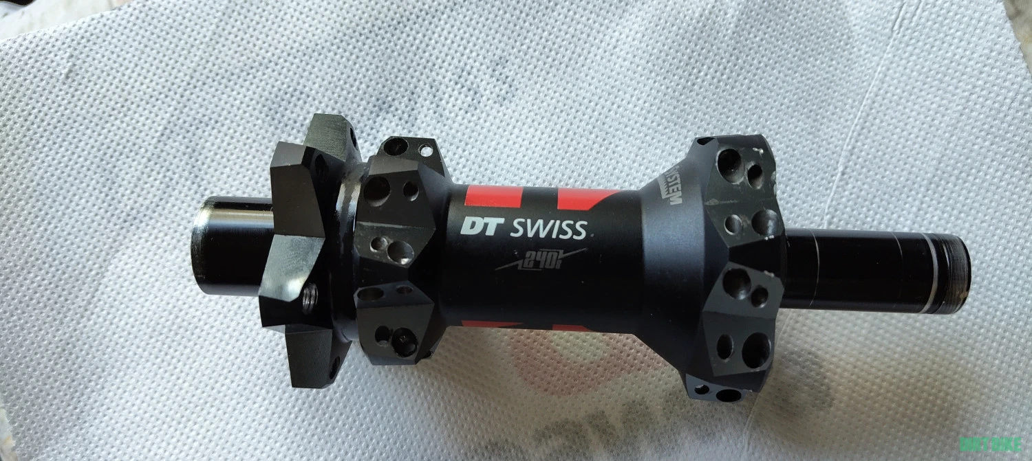 1. Butuc spate dt swiss 240