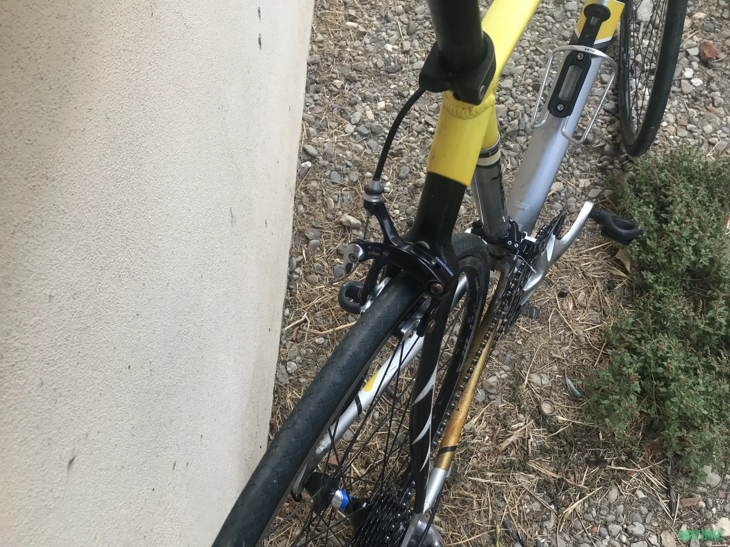 6. Cursiera Alu, furca carbon Decathlon