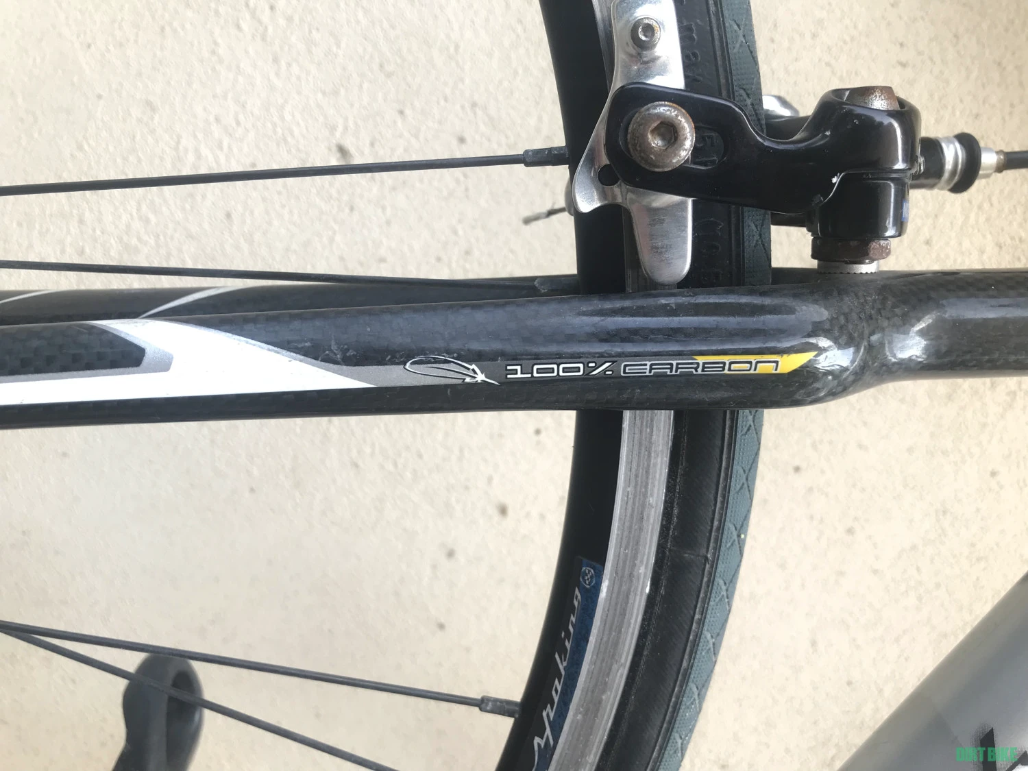 4. Cursiera Alu, furca carbon Decathlon