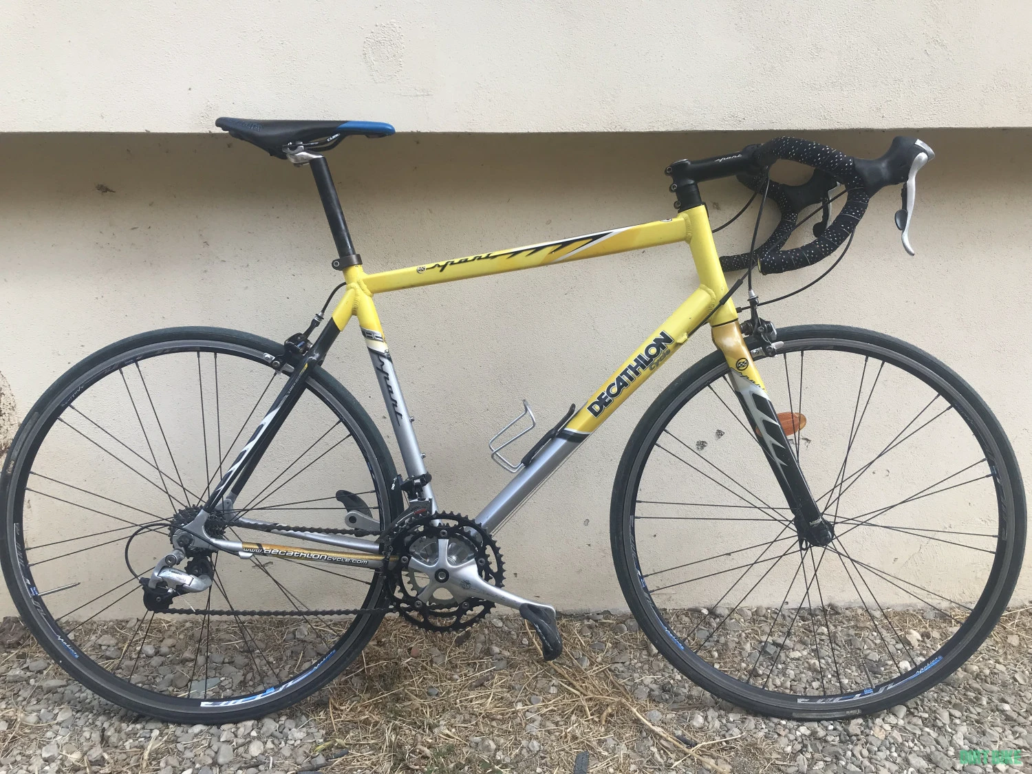 1. Cursiera Alu, furca carbon Decathlon