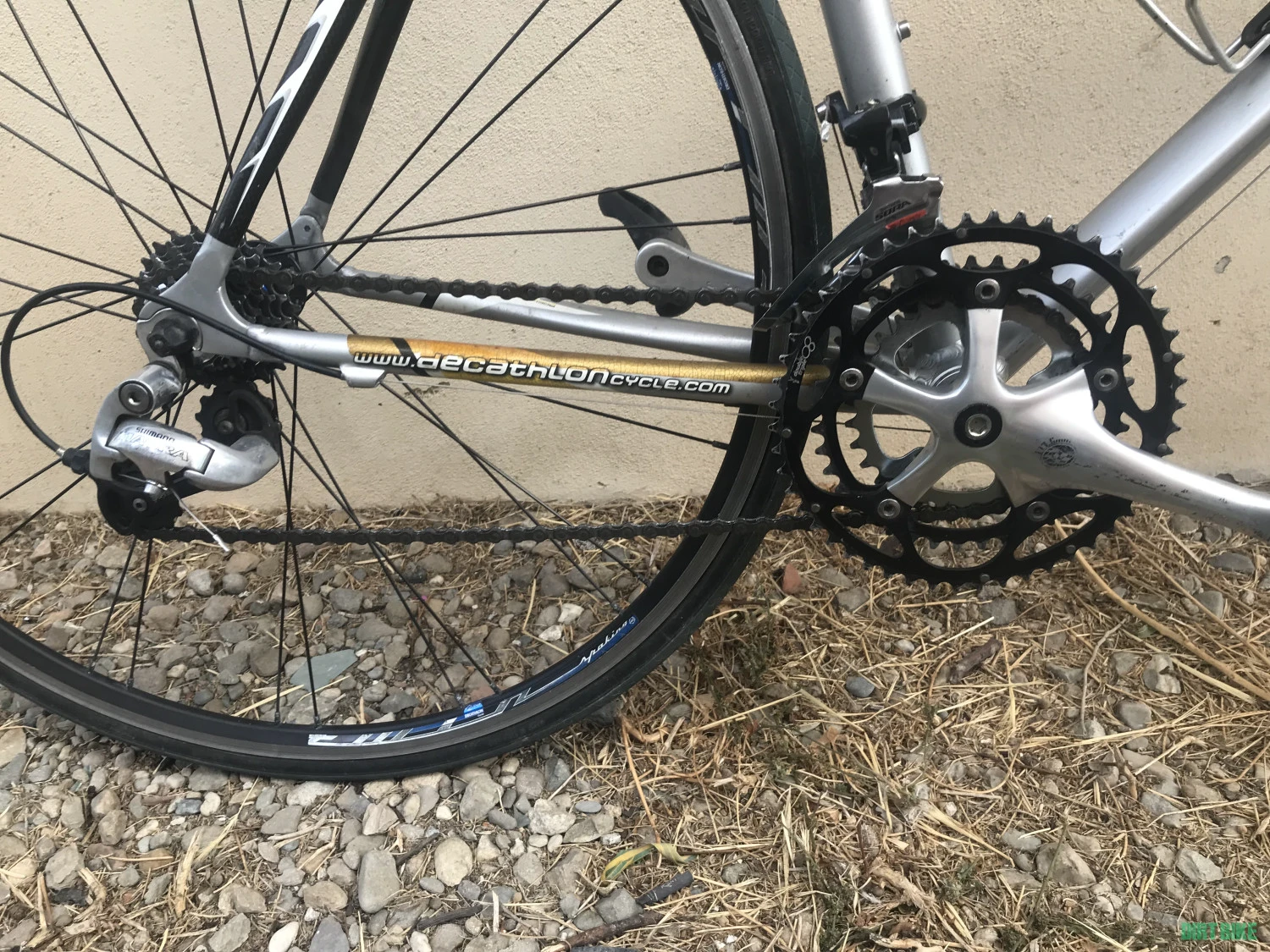 5. Cursiera Alu, furca carbon Decathlon