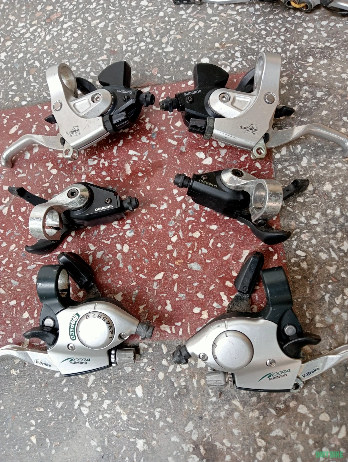 1. Manete schimbător Shimano pt 3 x 8 viteze