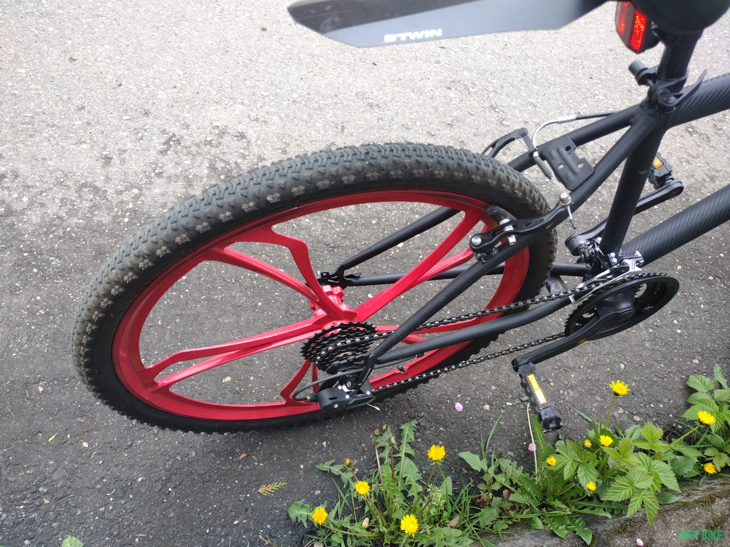 8. Bicicleta MTB 3x7 viteze cu roti de 26 inch