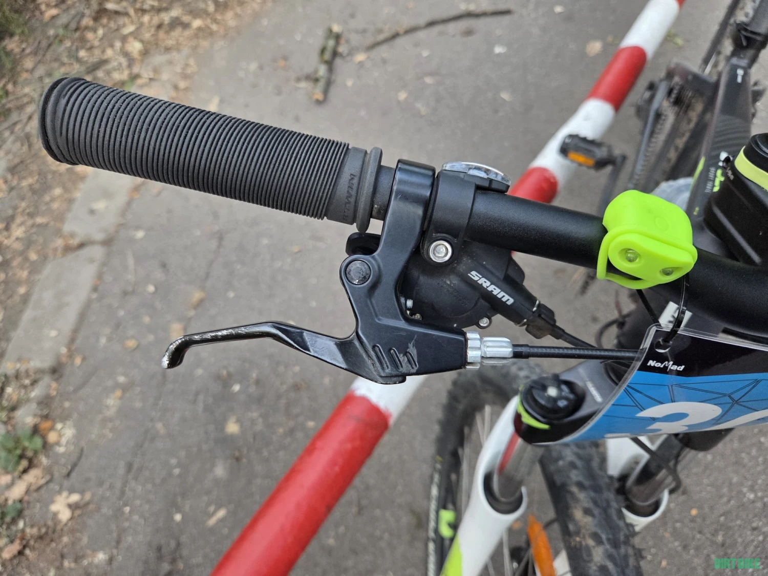 12. Bicicleta Rockrider ST520 roti 27,5 cadru M