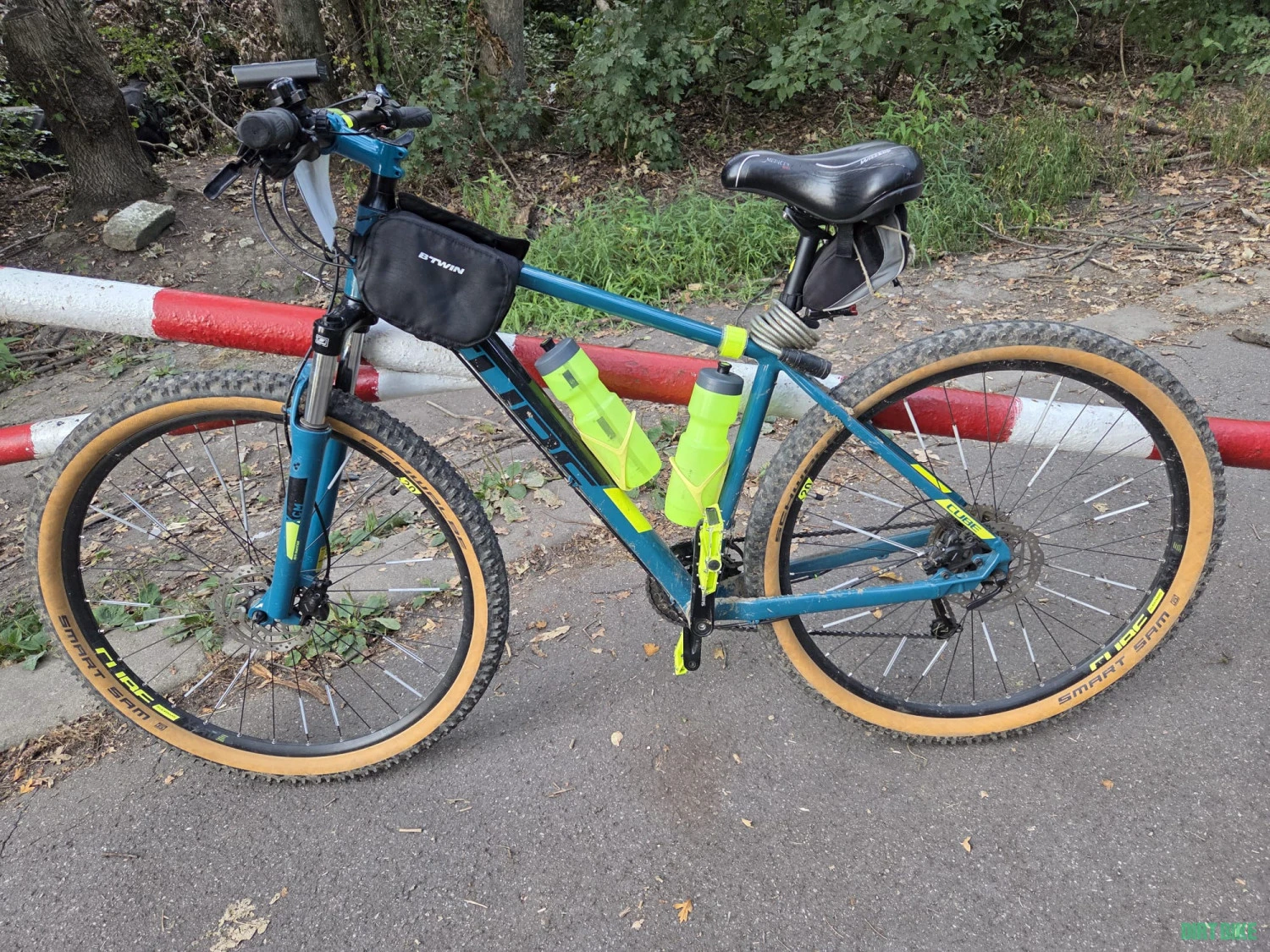 14. Bicicleta Rockrider ST520 roti 27,5 cadru M
