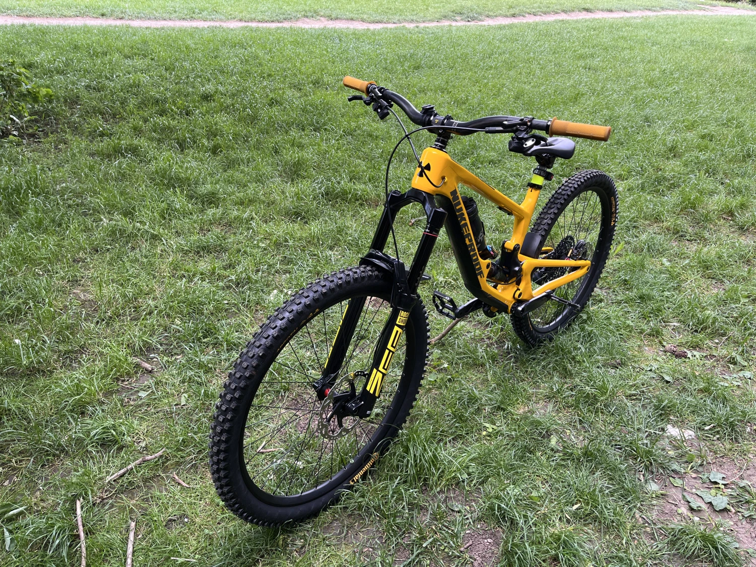 1. NUKEPROOF GIGA FACTORY YELLOW 290 L CUSTOM
