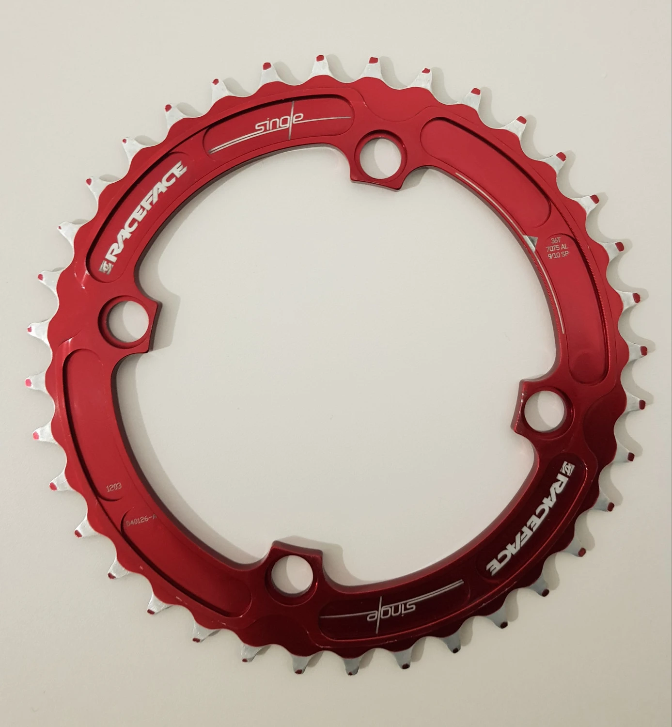 1. Foaie Race Face 36T - BCD 104