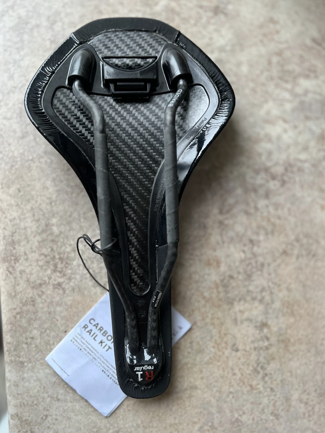 8. Șa Fizik Antares R1 Carbon Regular 160 gr