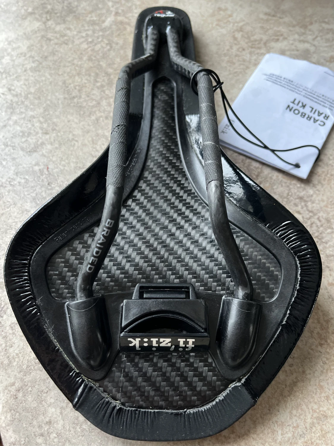 6. Șa Fizik Antares R1 Carbon Regular 160 gr