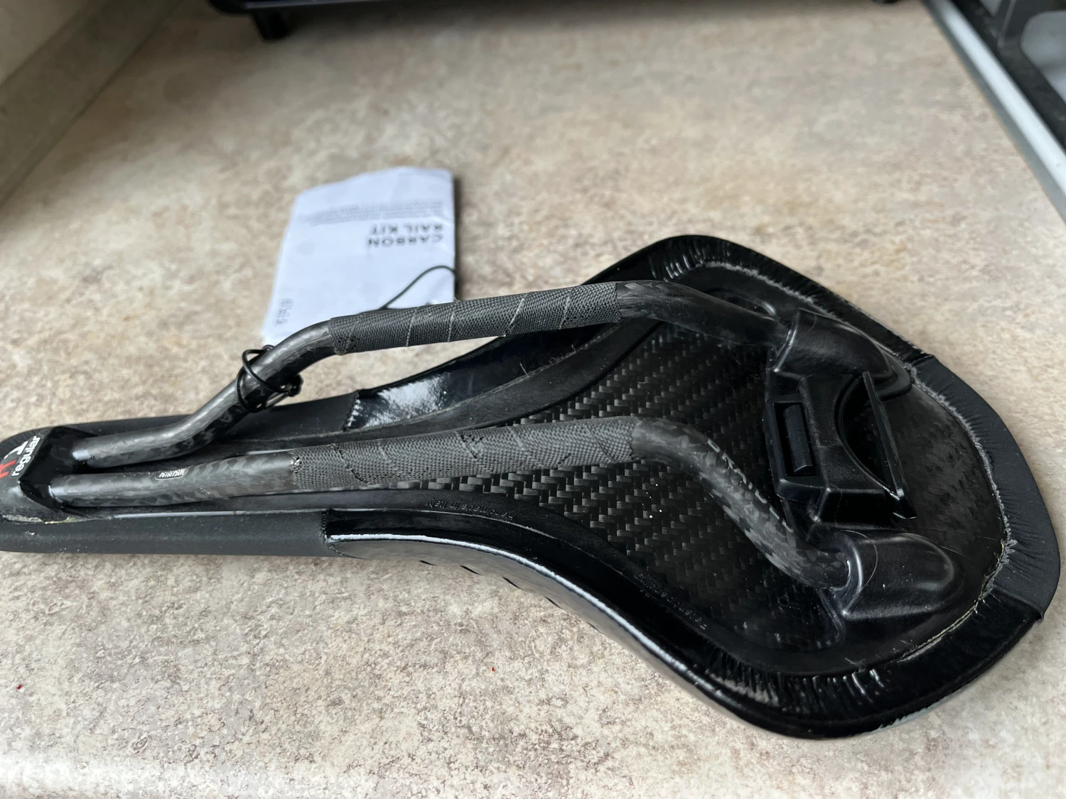 3. Șa Fizik Antares R1 Carbon Regular 160 gr