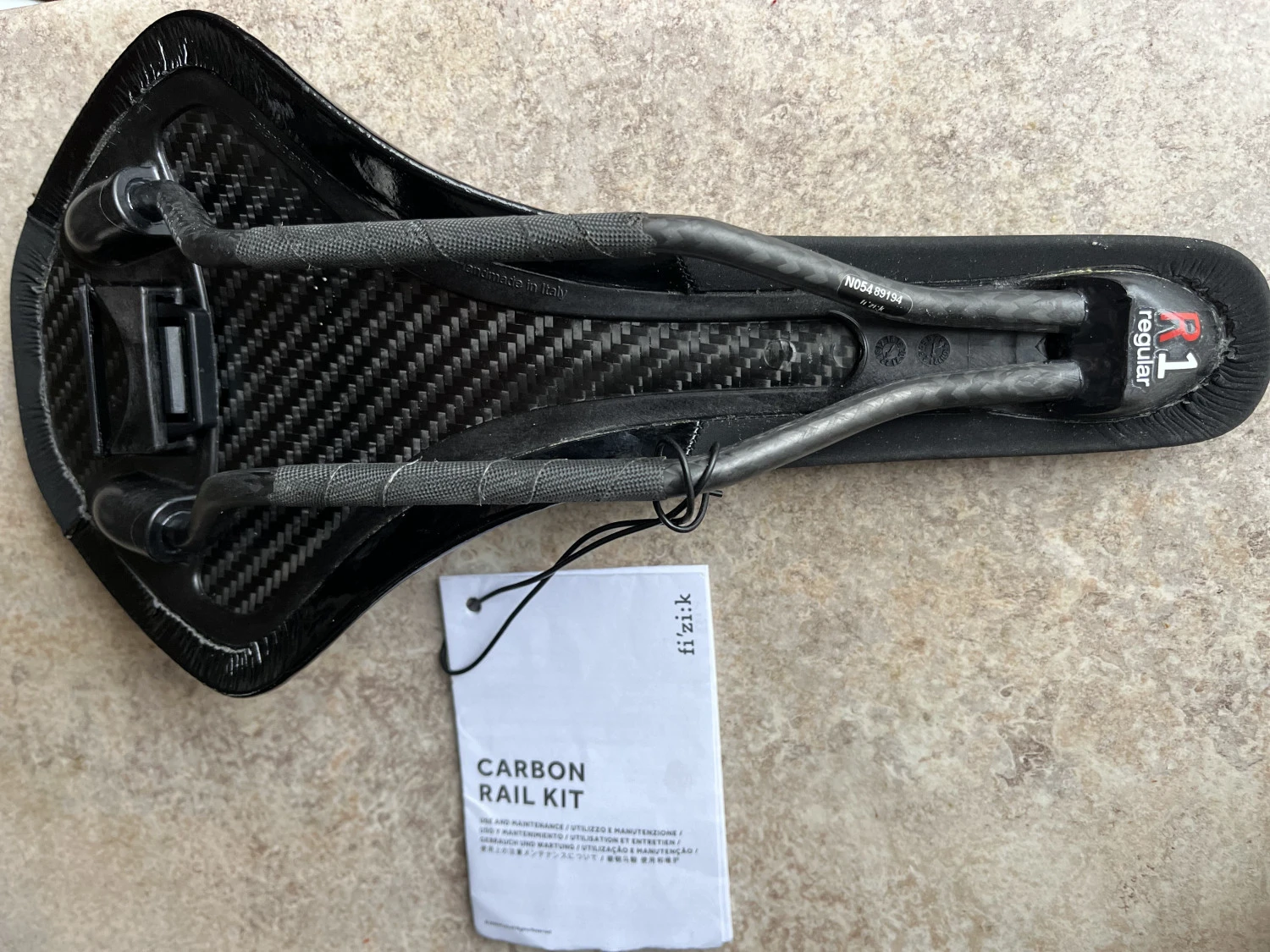 2. Șa Fizik Antares R1 Carbon Regular 160 gr