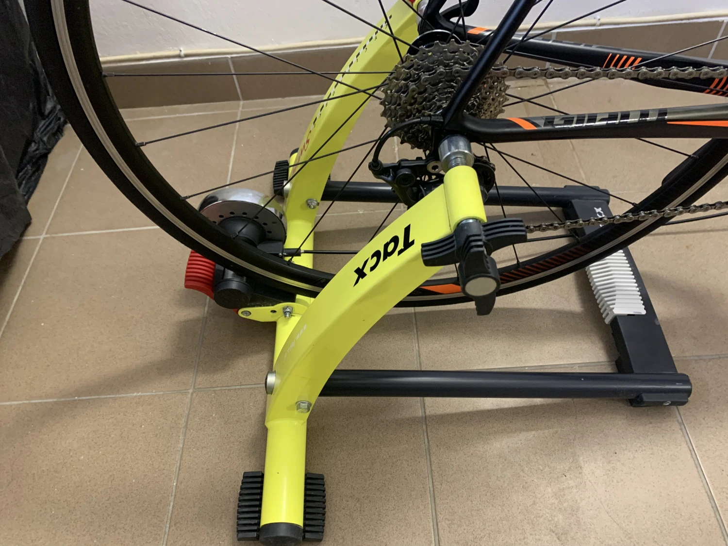 1. Cycling Home Trainer TACX Swing complet