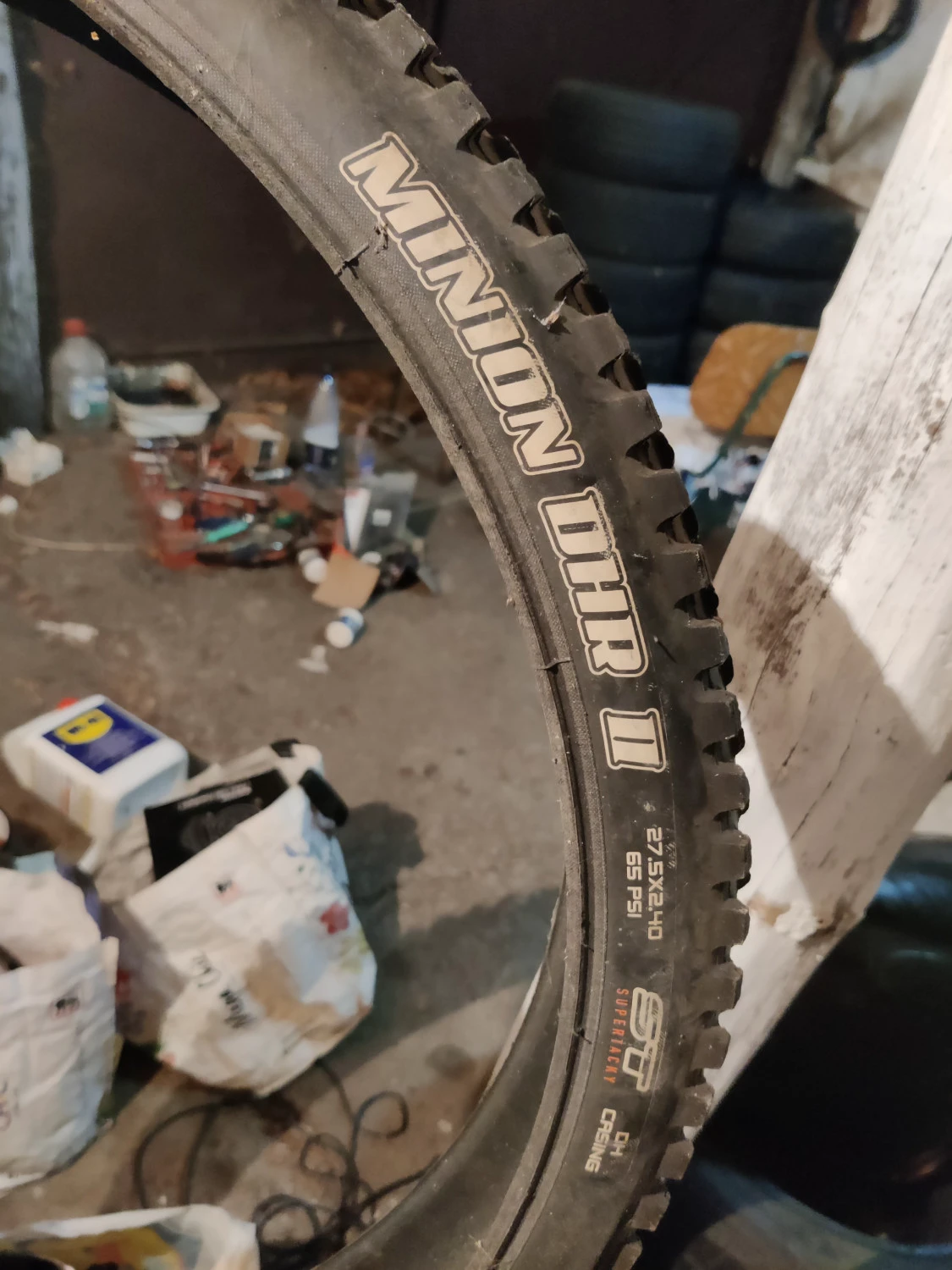 1. MAXXIS MINION DHR II 27.5 x 2.40