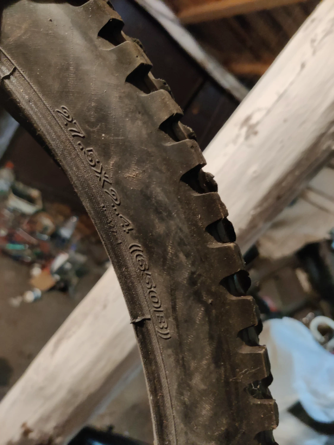 3. MAXXIS MINION DHR II 27.5 x 2.40