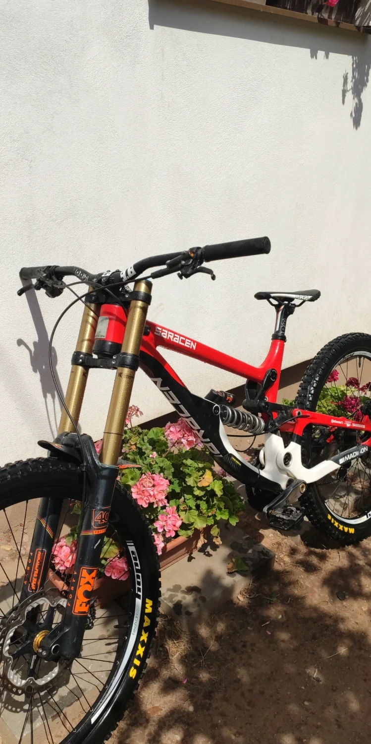 1. Saracen Myst Team 2016 Carbon