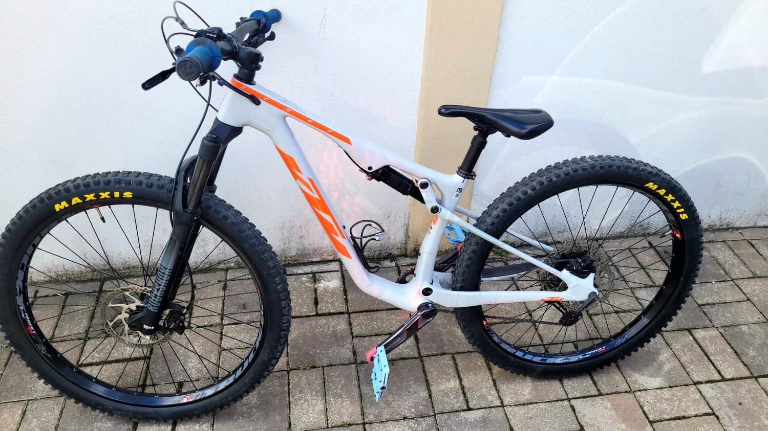 1. KTM SCARP 28 Premium Carbon-aliaj