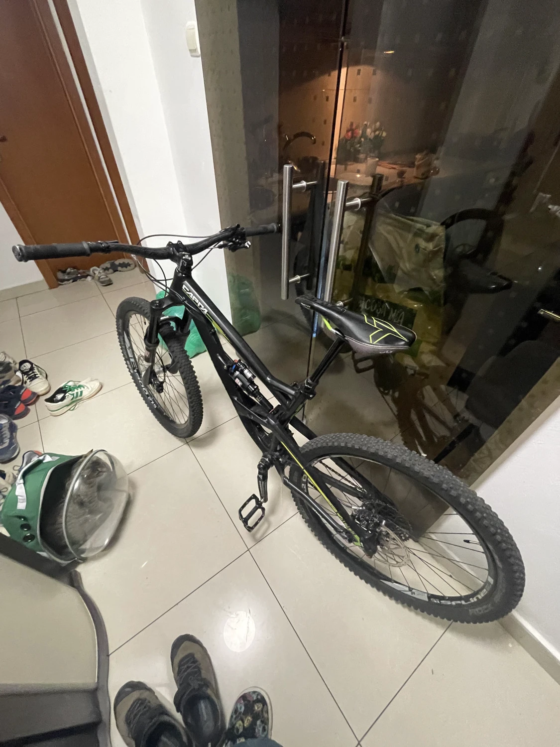 1. Vand Yt Industries Capra Aluminiu