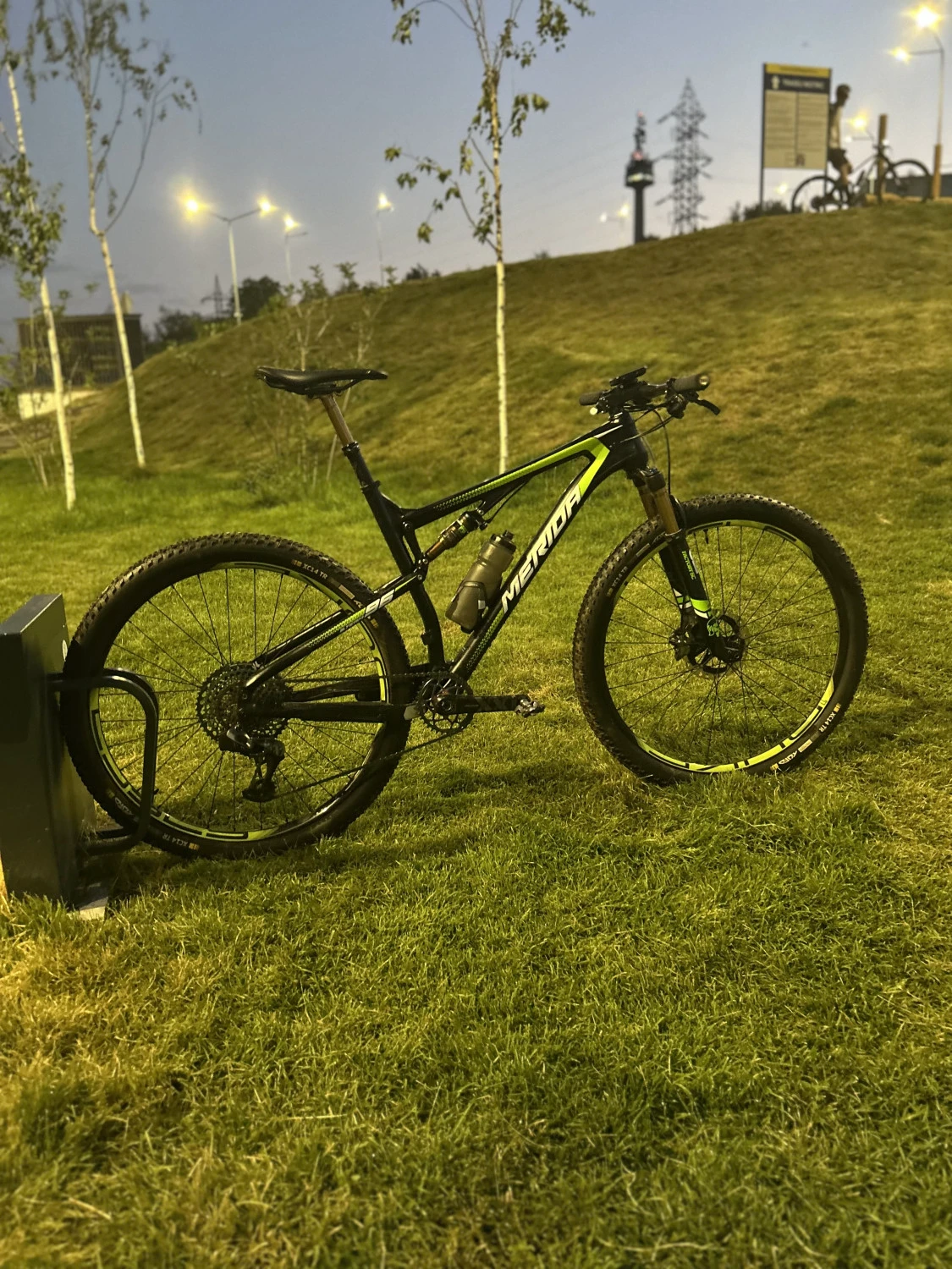 1. Bicicleta full suspension carbon Merida Ninety Six 9 Team URGENT