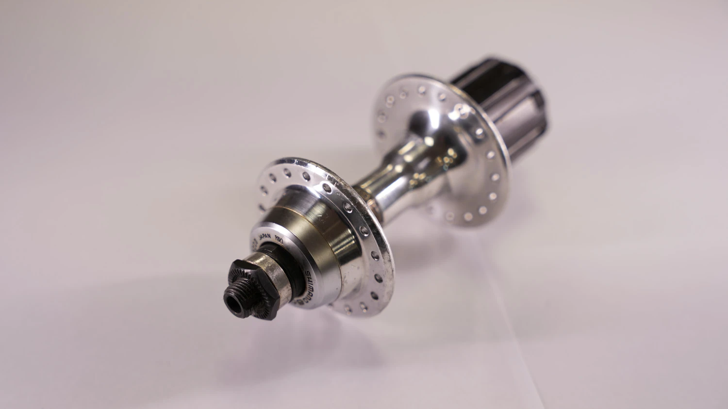 3. Butuc spate Shimano 600 nou.
