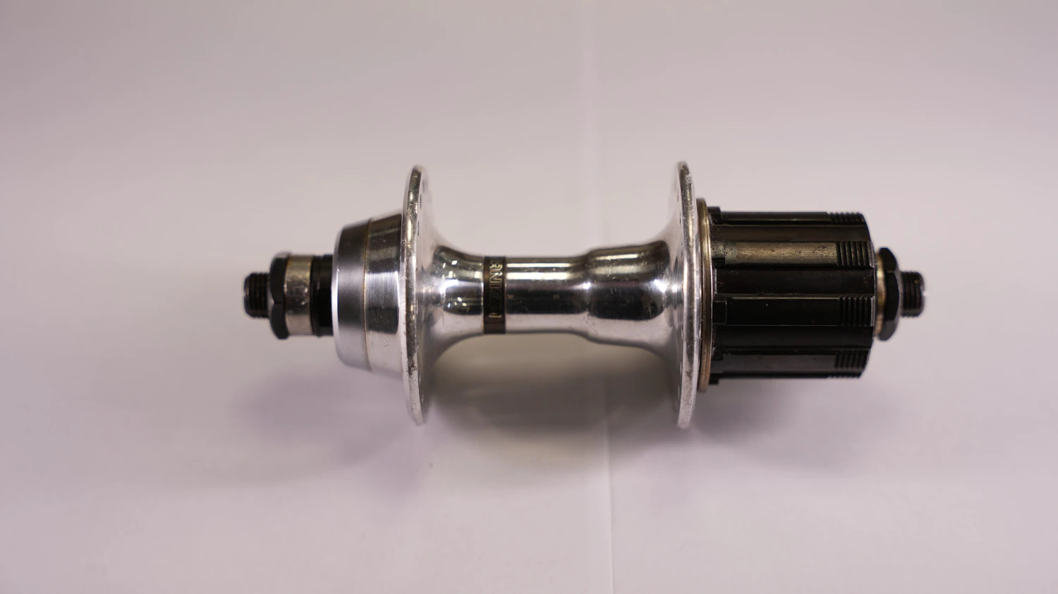 4. Butuc spate Shimano 600 nou.