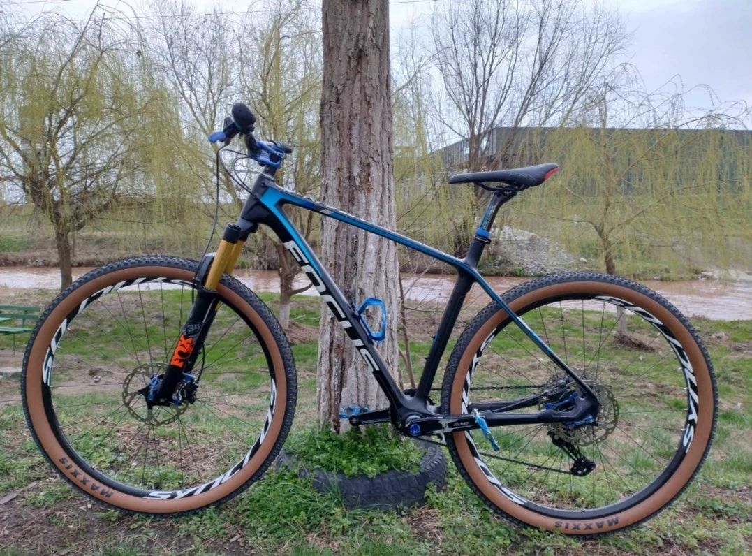1. Bicicleta carbon Focus Raven 29