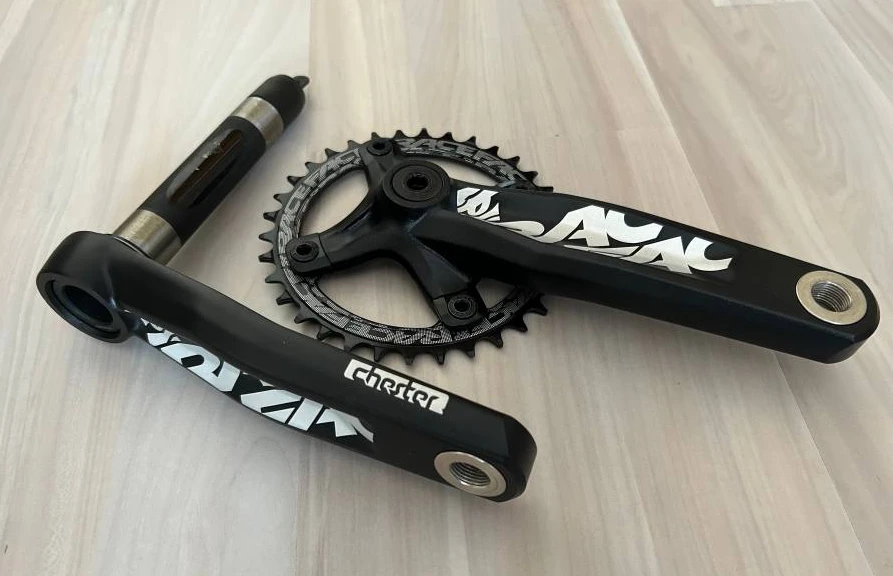1. RaceFace Chester - 34T, 165mm - NOU