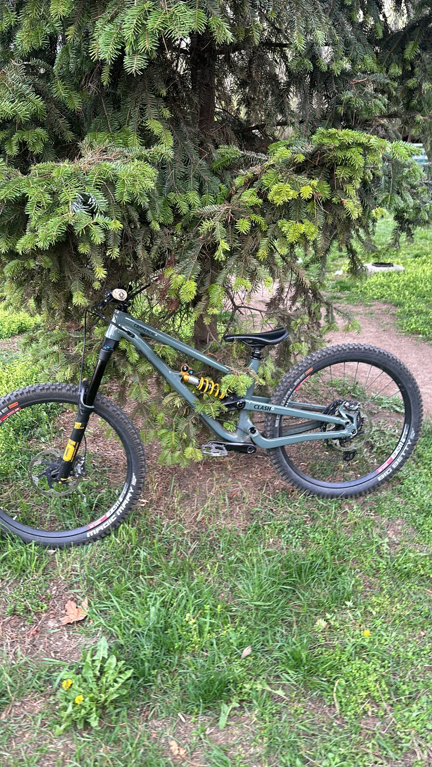 7. Commencal clash keswick green cu ohlins