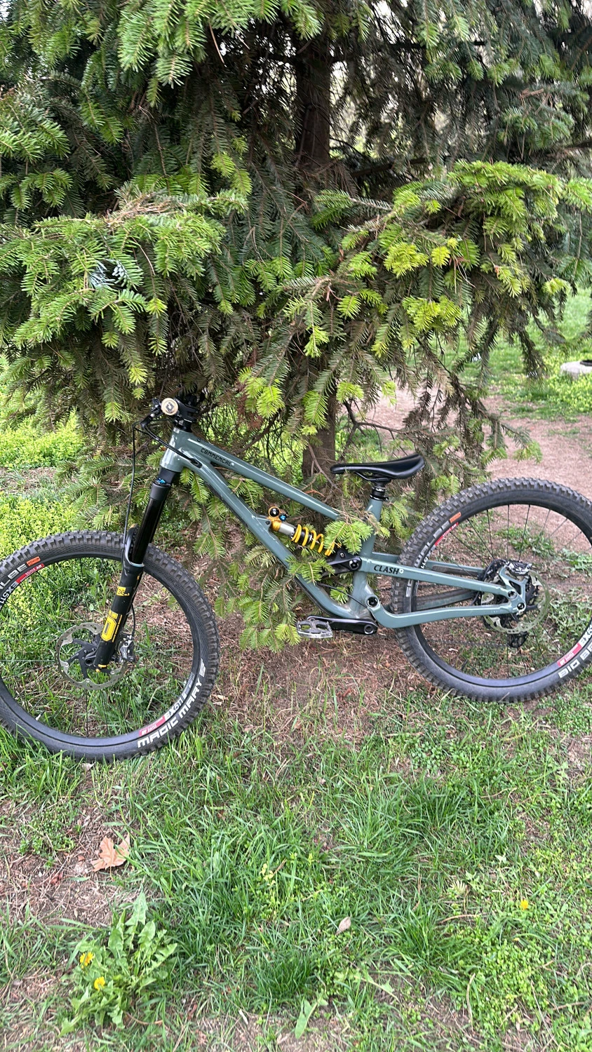 4. Commencal clash keswick green cu ohlins
