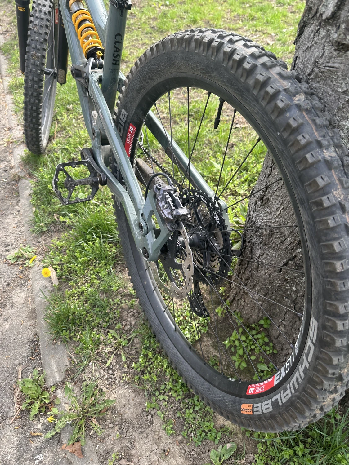 5. Commencal clash keswick green cu ohlins
