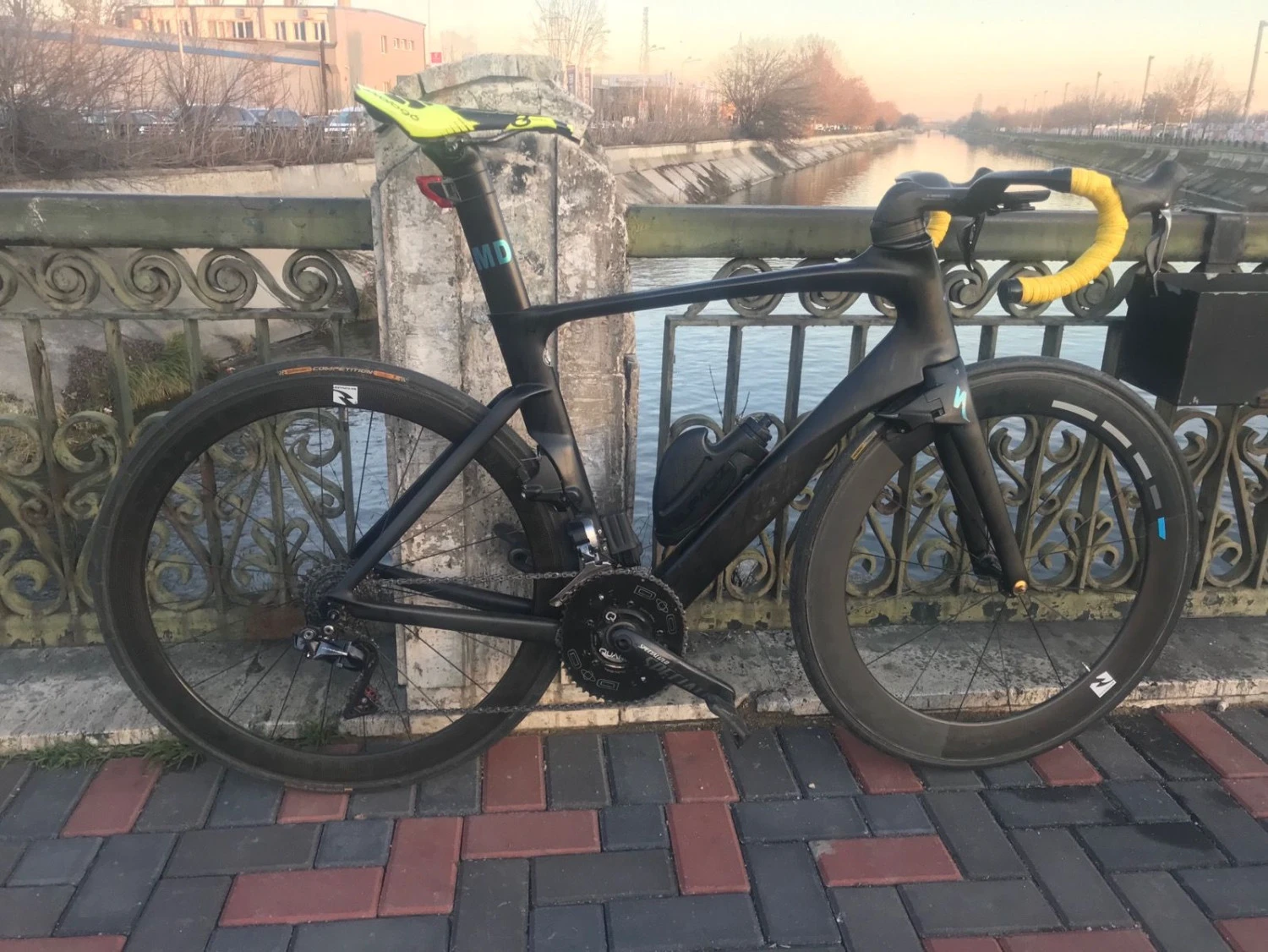 4. Cursiera Specialized Venge Pro Vias Satin Black, Dura-Ace Di2, PM Quarq