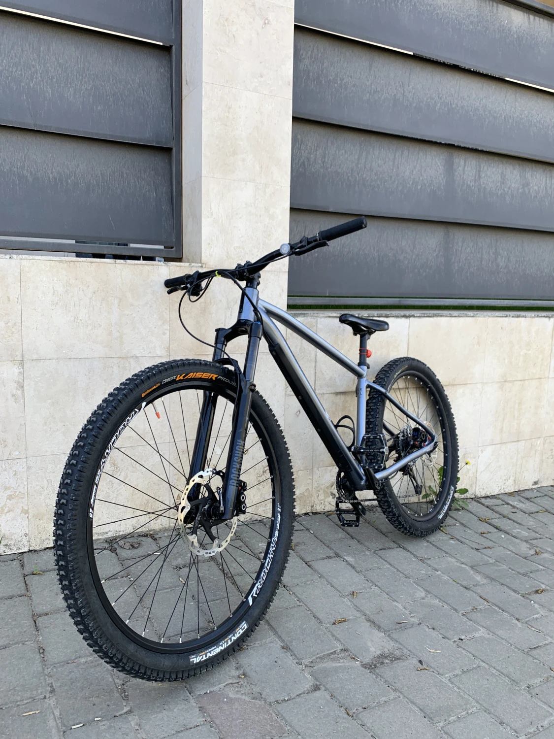 1. Vând rockrider EXPL 520