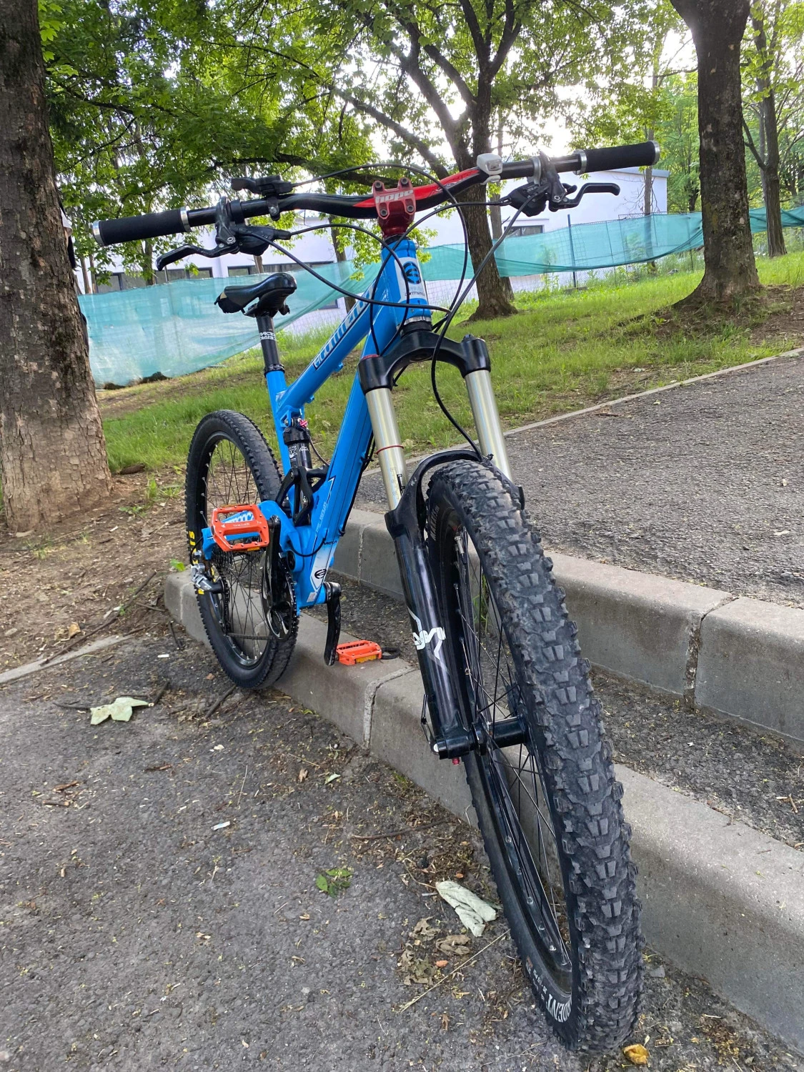 9. Commencal Meta 6