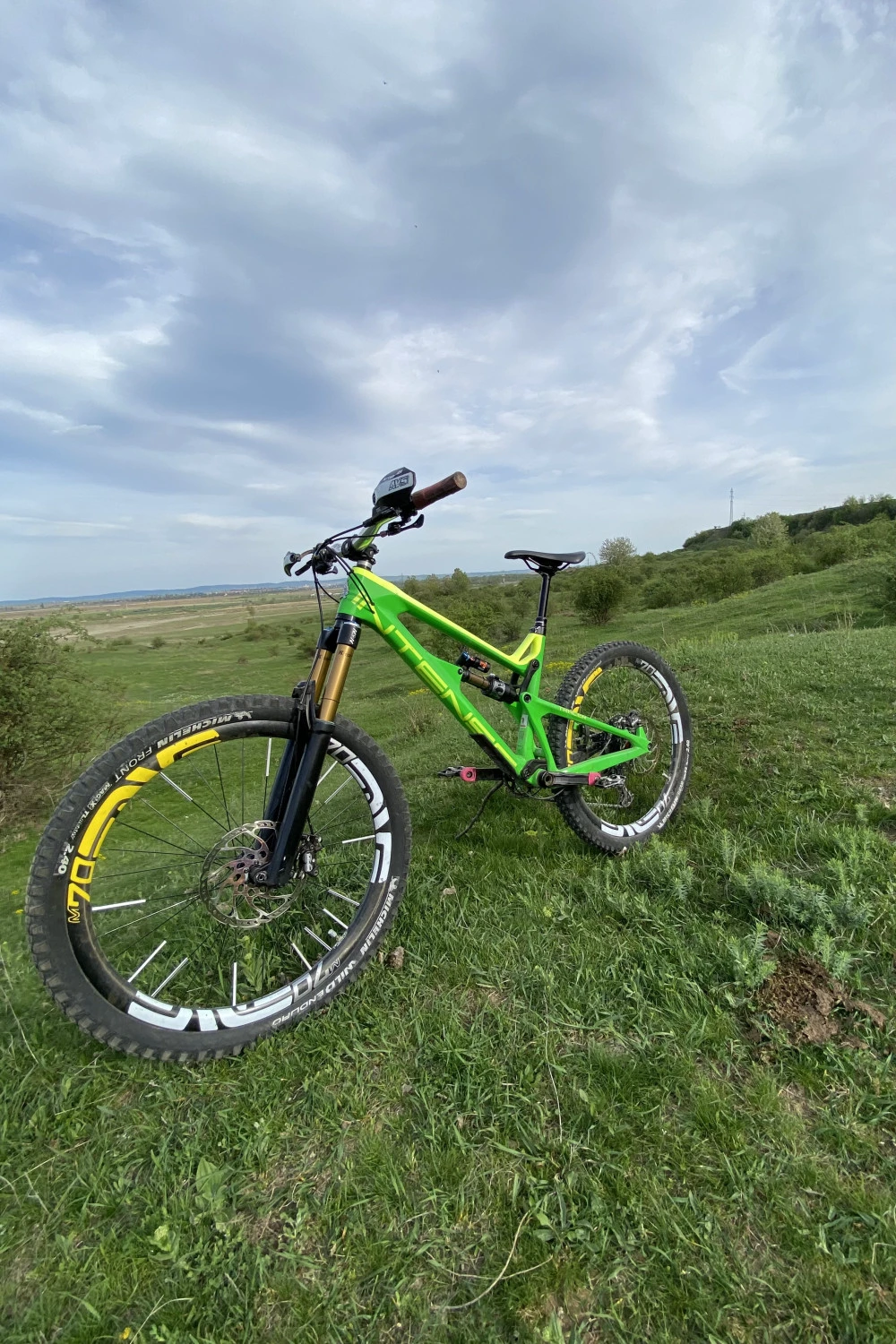 1. Vând Bicicleta Intense Tracer Bullet 275 - Enduro, Downhill, MTB