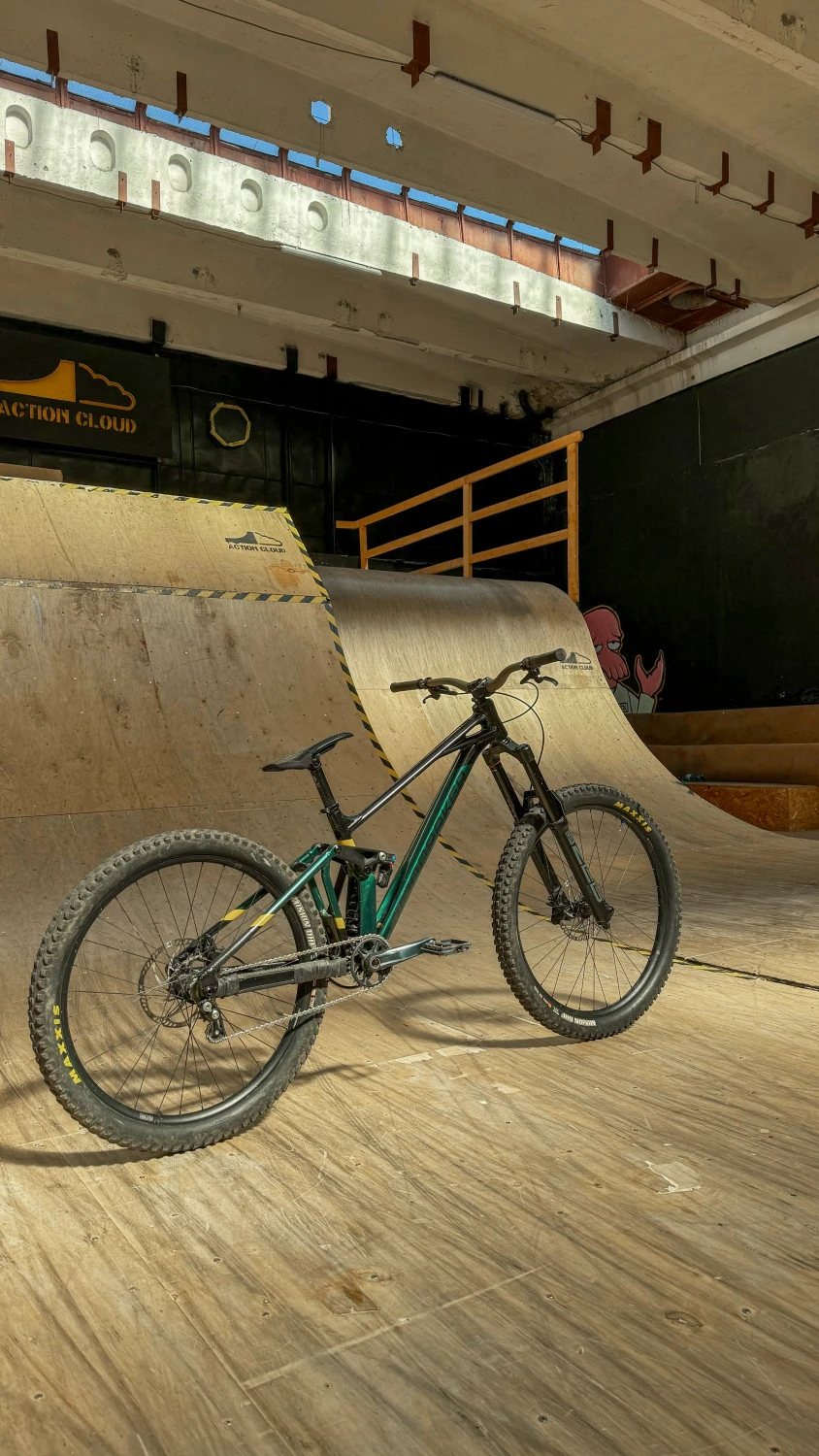 4. Mondraker Summum MX 2022 L