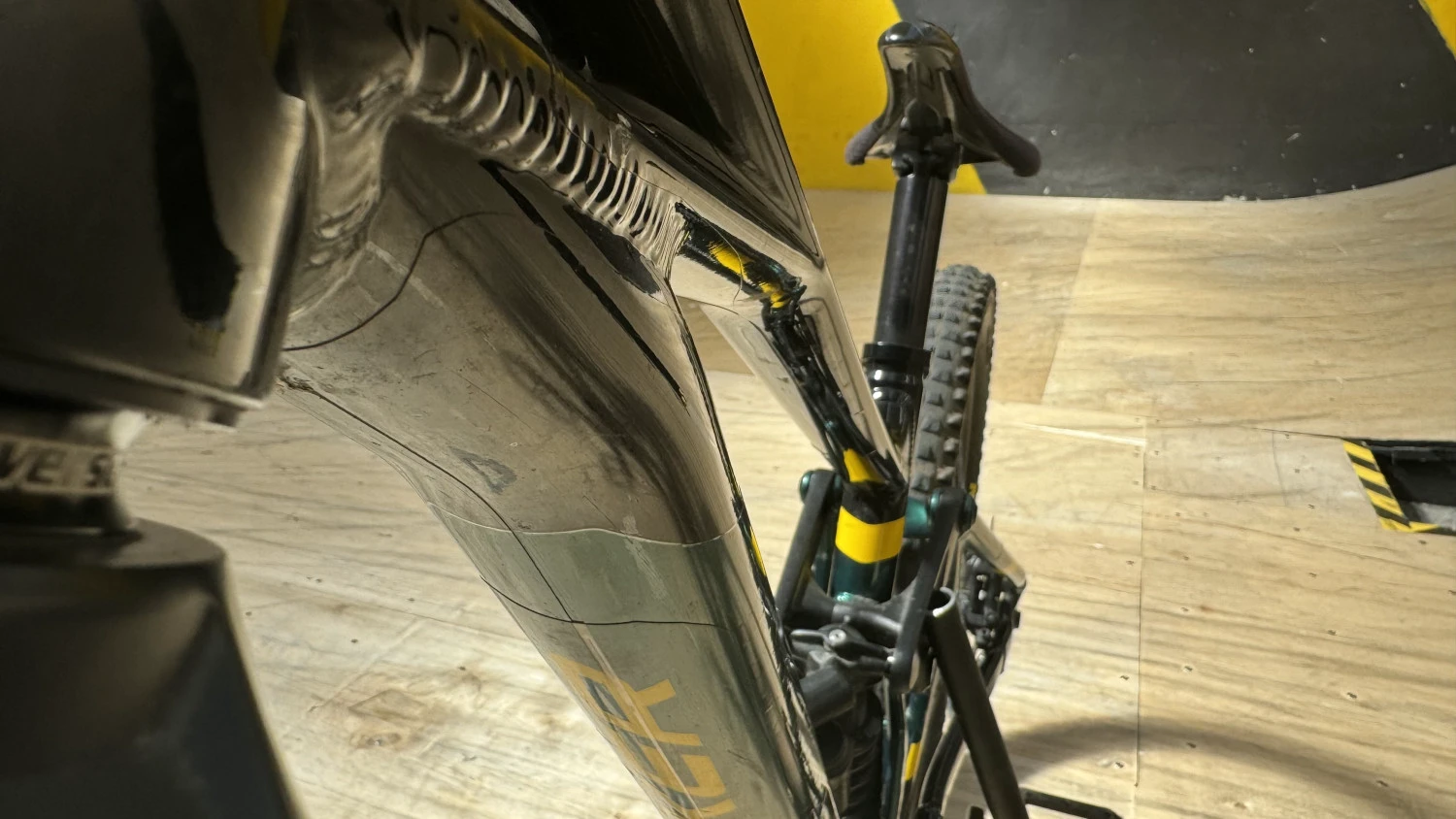 6. Mondraker Summum MX 2022 L